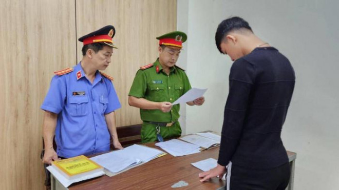 Khởi tố nam thanh niên tông 2 cảnh sát 113 Đà Nẵng bị thương - ảnh 1