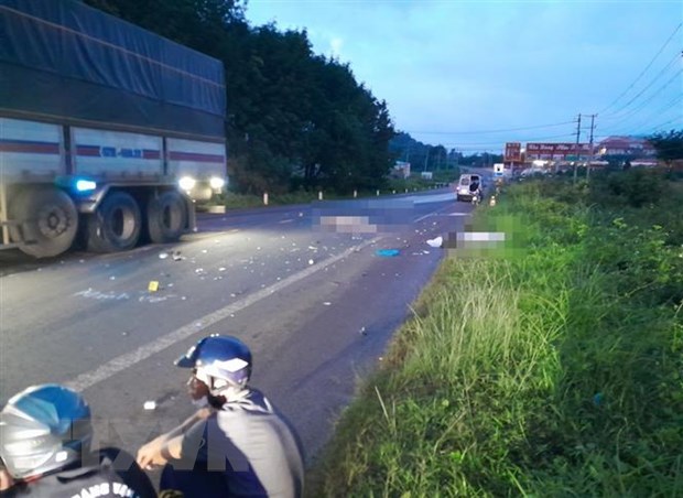 Bình Phước: Va chạm giữa xe máy và xe tải khiến 2 người tử vong - ảnh 1