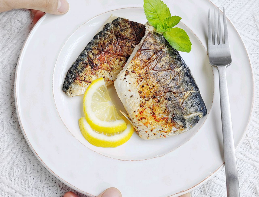 Học người Nhật mẹo chiên cá đơn giản mà ăn ngon gấp 10 lần - ảnh 2