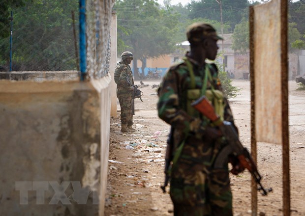 Đánh bom liều chết nhằm vào một căn cứ quân sự tại Somalia - ảnh 1