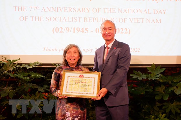 Trao tặng giấy khen cho Hội Người Việt Nam tại Thụy Sĩ - ảnh 2