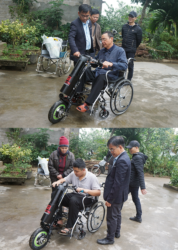 ĐH Duy Tân tiếp tục tặng xe lăn điện cho người khuyết tật - ảnh 2