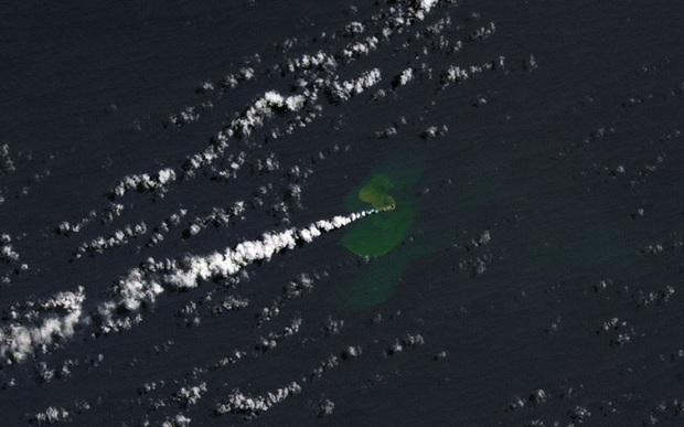 Đảo “nhí” xuất hiện ở Thái Bình Dương sau khi núi lửa dưới biển phun trào - ảnh 1