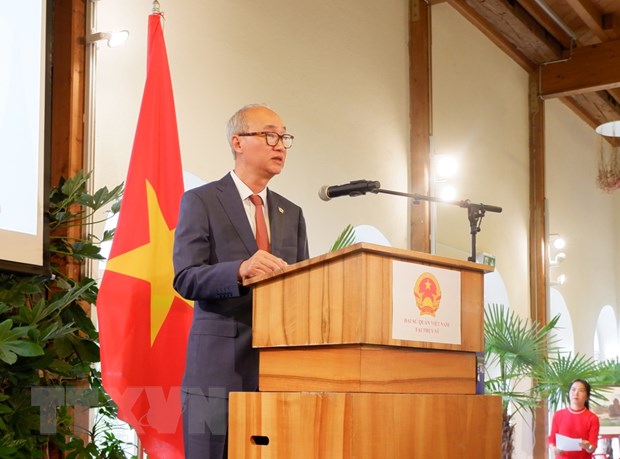 Trao tặng giấy khen cho Hội Người Việt Nam tại Thụy Sĩ - ảnh 1