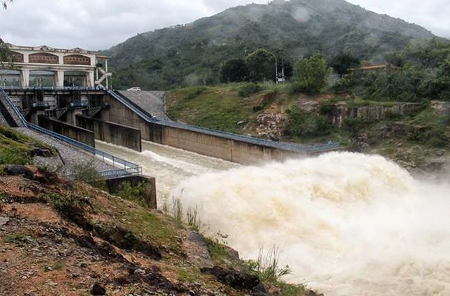 Khánh Hoà xả nước 6 hồ chứa để ứng phó bão Noru - ảnh 1