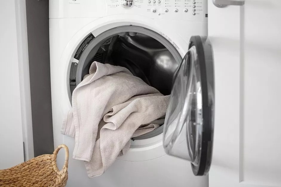 9 thói quen giặt giũ dễ gây hỏng máy, hư đồ - ảnh 3