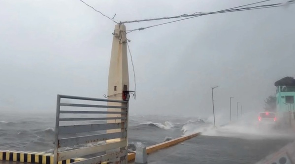 Philippines hoang tàn, chìm trong nước sau ảnh hưởng của siêu bão Noru - ảnh 1