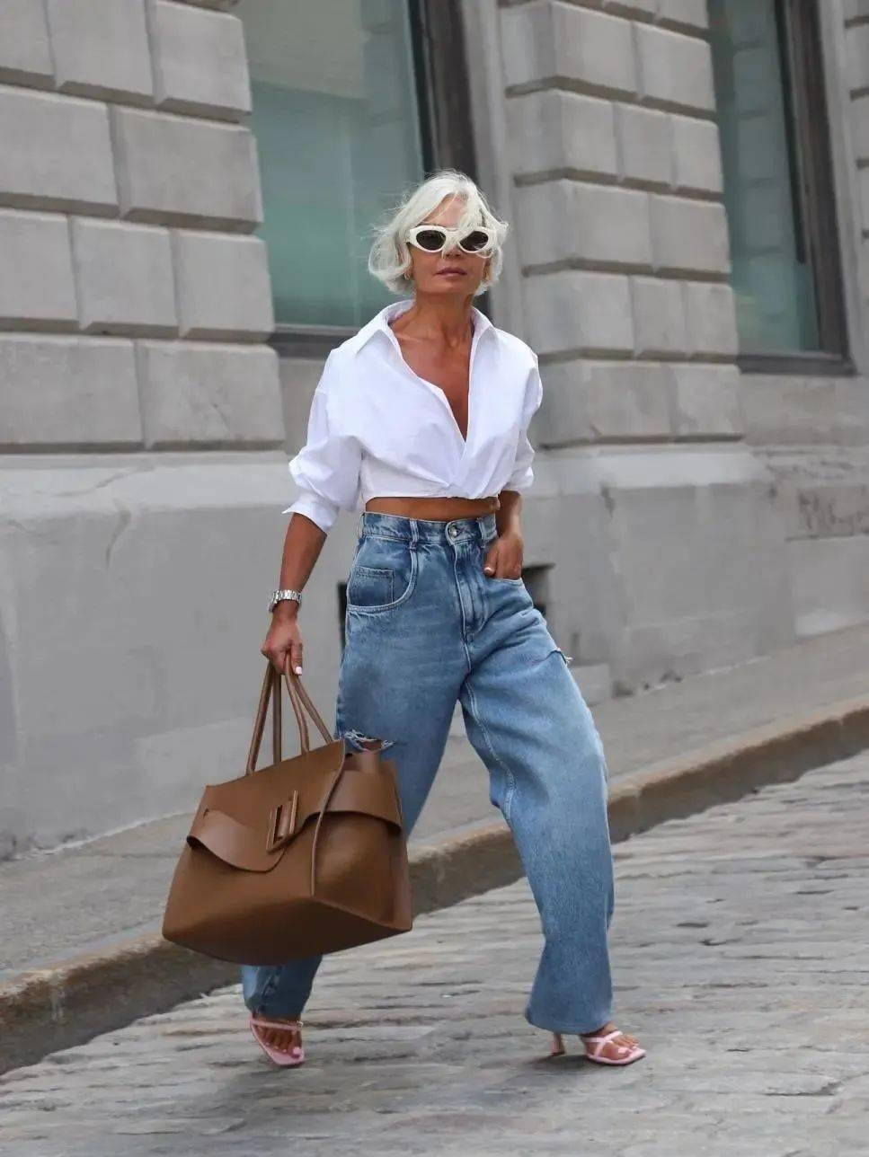 Quần jeans và sơ mi trắng – style mang vẻ đẹp vượt thời gian nàng nào cũng mê - ảnh 7