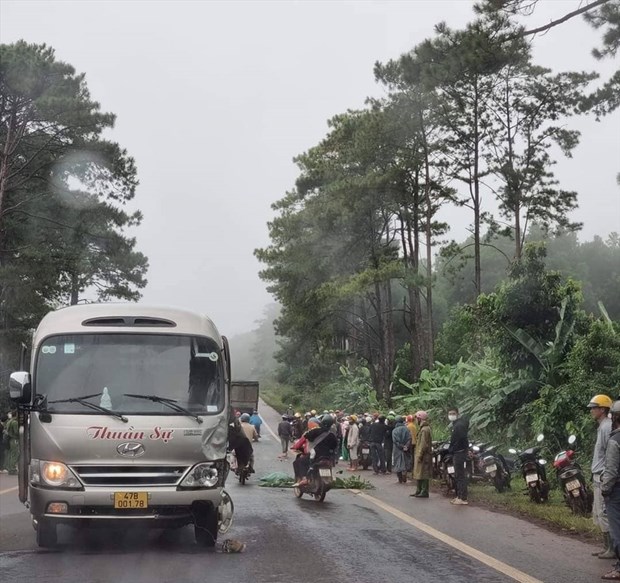 Đắk Lắk: Xe khách va chạm với xe máy, hai học sinh thương vong - ảnh 1