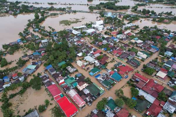 Philippines hoang tàn, chìm trong nước sau ảnh hưởng của siêu bão Noru - ảnh 6