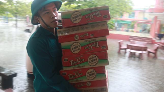 Đà Nẵng di dời dân trong mưa to, gió lớn - ảnh 10