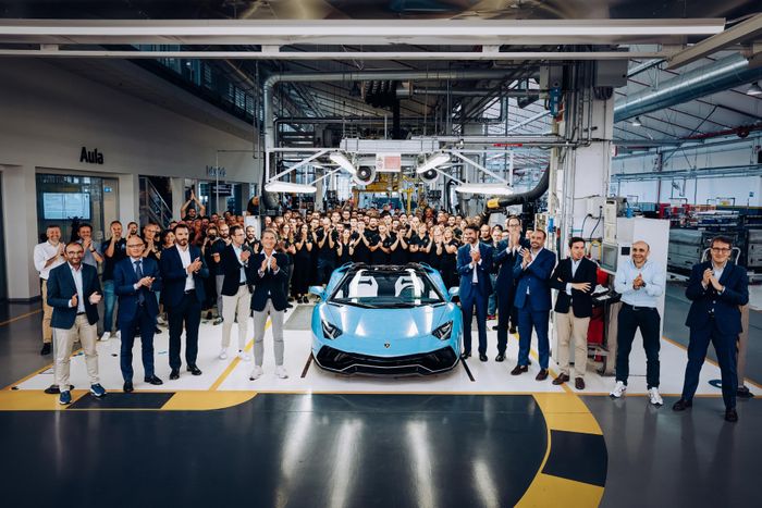 Lamborghini Aventador chính thức khai tử - ảnh 7