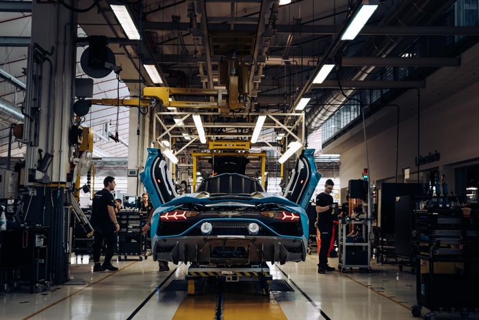 Lamborghini Aventador chính thức khai tử - ảnh 5