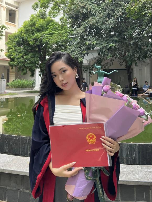 Vợ Hà Đức Chinh nhận bằng tốt nghiệp, tiết lộ ngày xưa hay trốn học đi chơi đến mức tưởng không ra được trường - ảnh 2