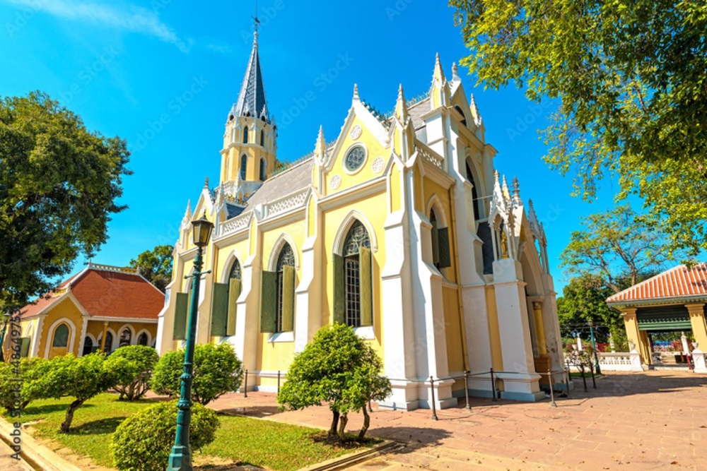 Độc đáo ngôi chùa mang kiến trúc nhà thờ có 1-0-2 ở Thái Lan - ảnh 1