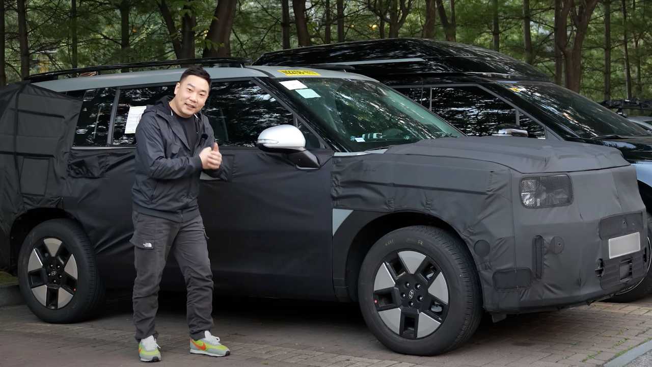 Hyundai Santa Fe thế hệ mới lần đầu lộ diện công khai: Vuông vắn hơn, thay mới nhiều chi tiết - ảnh 1