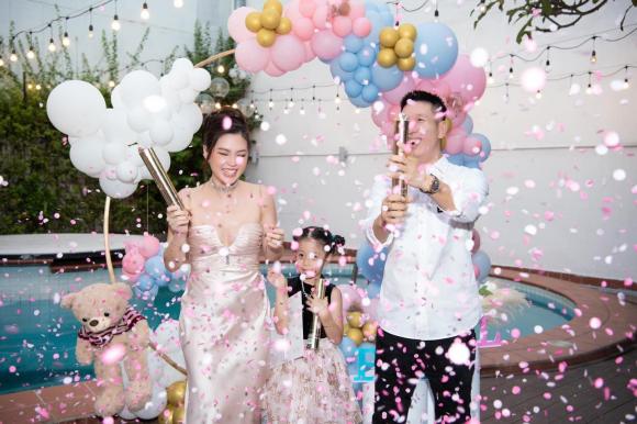 Á hậu Diễm Trang tổ chức tiệc công khai giới tính con thứ hai, loạt người đẹp đến dự - ảnh 8