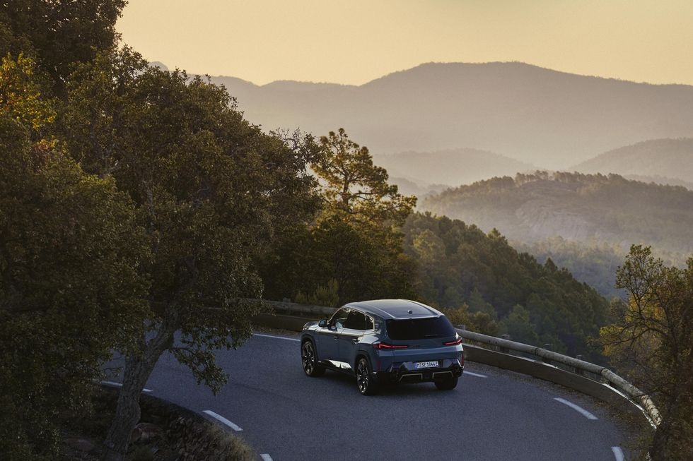Siêu SUV hybrid mới của BMW có công suất 735 mã lực - ảnh 10