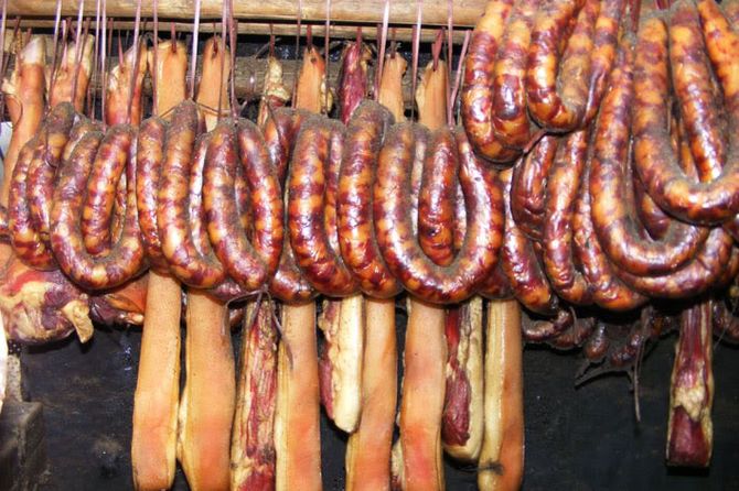 Cách làm thịt lợn xông khói gác bếp – Món ăn đặc sản của người dân miền cao Tây Bắc - ảnh 4