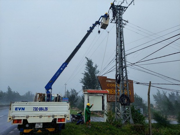 Hơn 1,25 triệu khách hàng miền Trung – Tây Nguyên được cấp điện trở lại sau bão Noru - ảnh 1