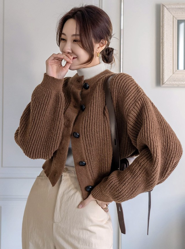 5 mẫu áo khoác dáng ngắn cực trẻ trung và sành điệu cho mùa thu - ảnh 28