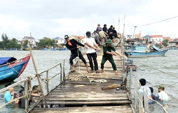 Nhiều tuyến đường tại Quảng Bình bị ngập, chia cắt sau bão số 4-Noru - ảnh 2
