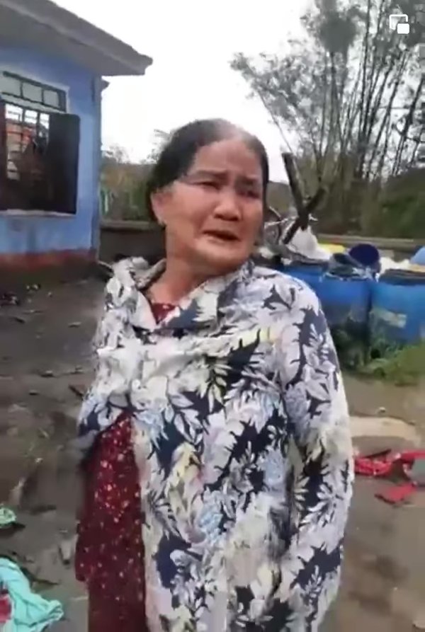 Người phụ nữ khóc nghẹn khi nhà bay sạch sau khi bão Noru quét qua - ảnh 4