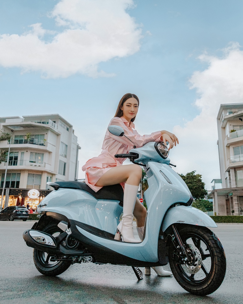 Hai nàng hậu Lương Thuỳ Linh và Đỗ Thị Hà gây sốt khi tậu xe tay ga Yamaha Grande 2022 - ảnh 2