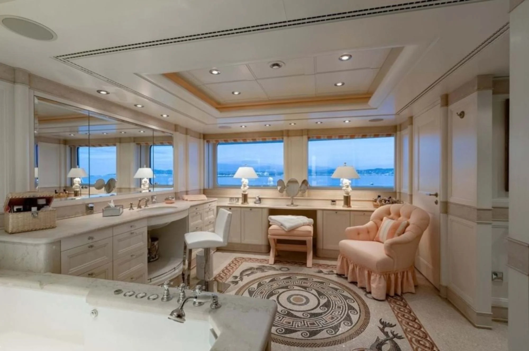 Những con tàu xa hoa bậc nhất triển lãm du thuyền Monaco, nơi quy tụ tài sản của nhà giàu thế giới - ảnh 6