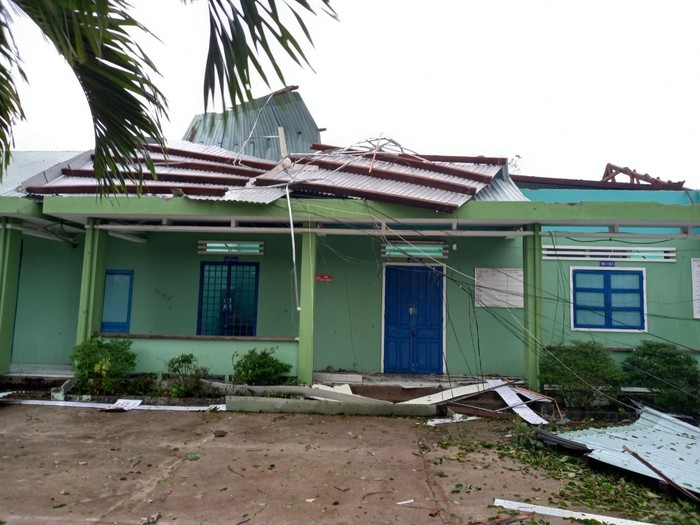 Nhiều trường học ở Quảng Nam thiệt hại nặng nề do bão Noru gây ra - ảnh 1