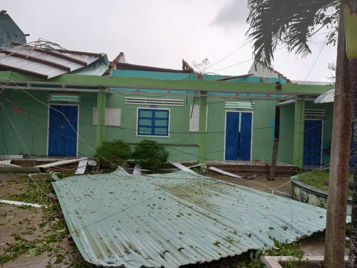 Nhiều trường học ở Quảng Nam thiệt hại nặng nề do bão Noru gây ra - ảnh 2