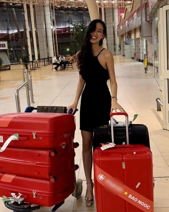 Á hậu Bảo Ngọc tìm được hành lý thất lạc, cảm ơn đối thủ tài trợ quần áo - ảnh 4