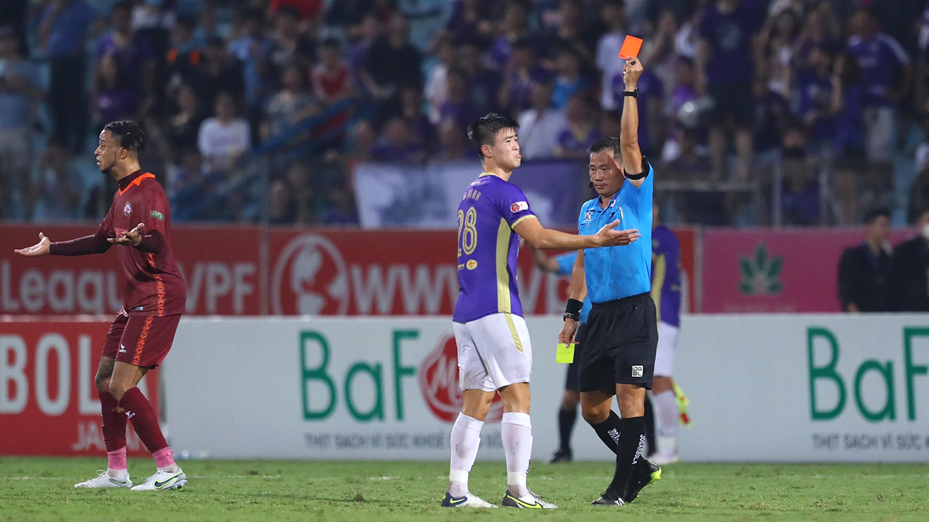 Bóng đá Việt Nam hôm nay: Duy Mạnh bị treo giò ở vòng 17 V-League - ảnh 1