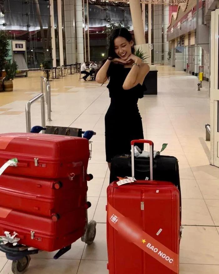 Á hậu Bảo Ngọc tìm được hành lý thất lạc, cảm ơn đối thủ tài trợ quần áo - ảnh 3