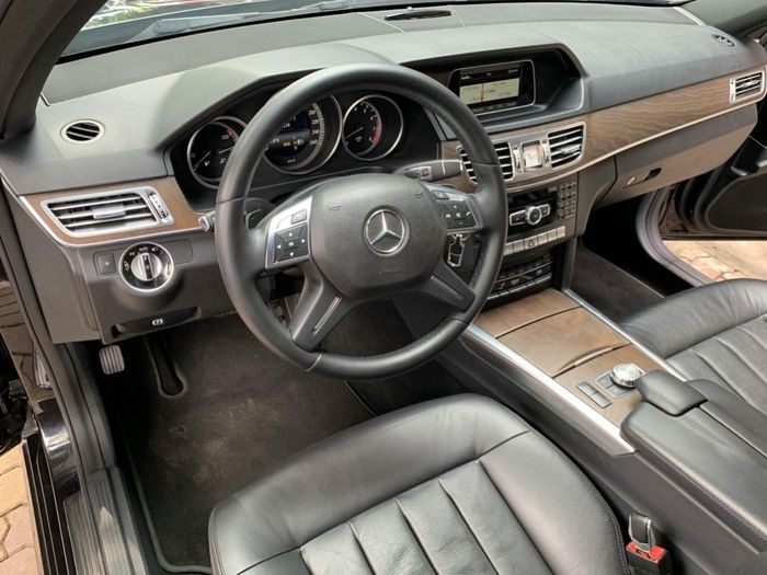 Xe sang Mercedes E200 sau 7 năm sử dụng mất giá 1,4 tỷ đồng - ảnh 4