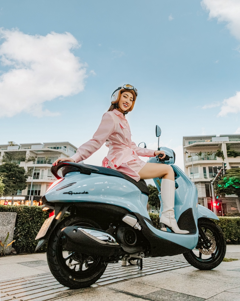 Hai nàng hậu Lương Thuỳ Linh và Đỗ Thị Hà gây sốt khi tậu xe tay ga Yamaha Grande 2022 - ảnh 3