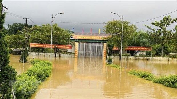 Gần 35.000 học sinh miền núi Hà Tĩnh tạm dừng đến trường do mưa lũ - ảnh 1