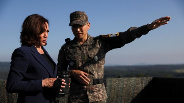 Phó Tổng thống Mỹ Kamala Harris thăm khu phi quân sự liên Triều - ảnh 1