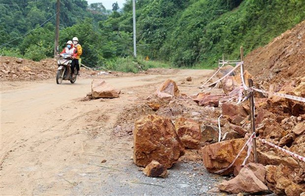 Lào Cai: Xuất hiện nhiều điểm sạt lở nguy hiểm trên Tỉnh lộ 156B - ảnh 1