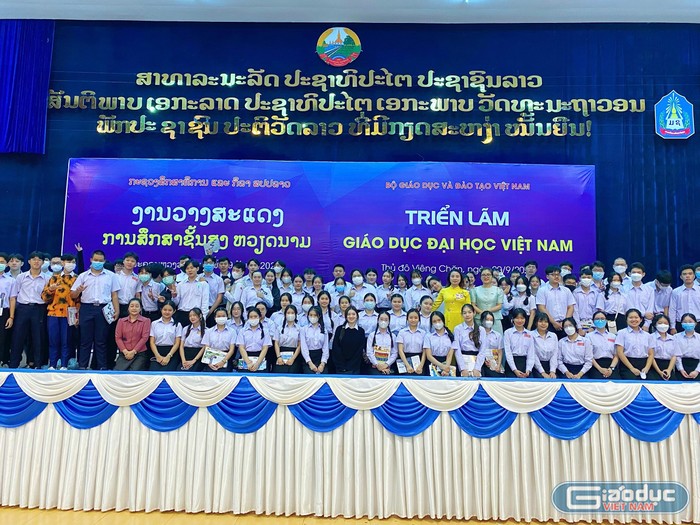 Trường Đại học Hòa Bình tham dự Triển lãm giáo dục đại học Việt Nam tại Lào - ảnh 10