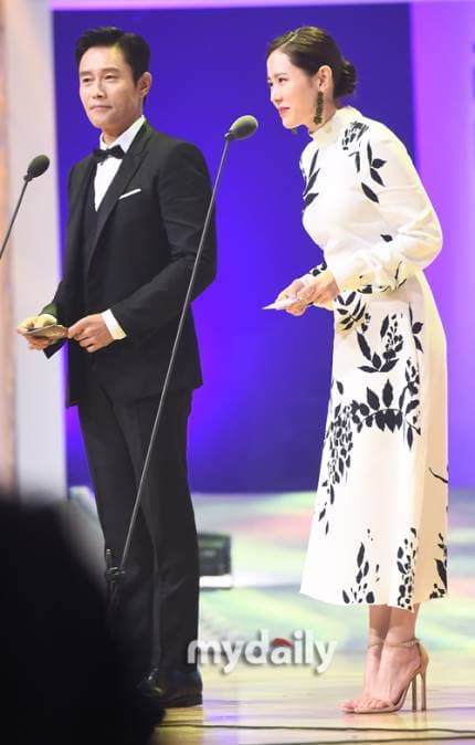 Son Ye Jin đúng có duyên với dàn ''người cũ'' của Song Hye Kyo: Cưới Hyun Bin và nhiều lần sánh đôi với Lee Byung Hun - ảnh 2