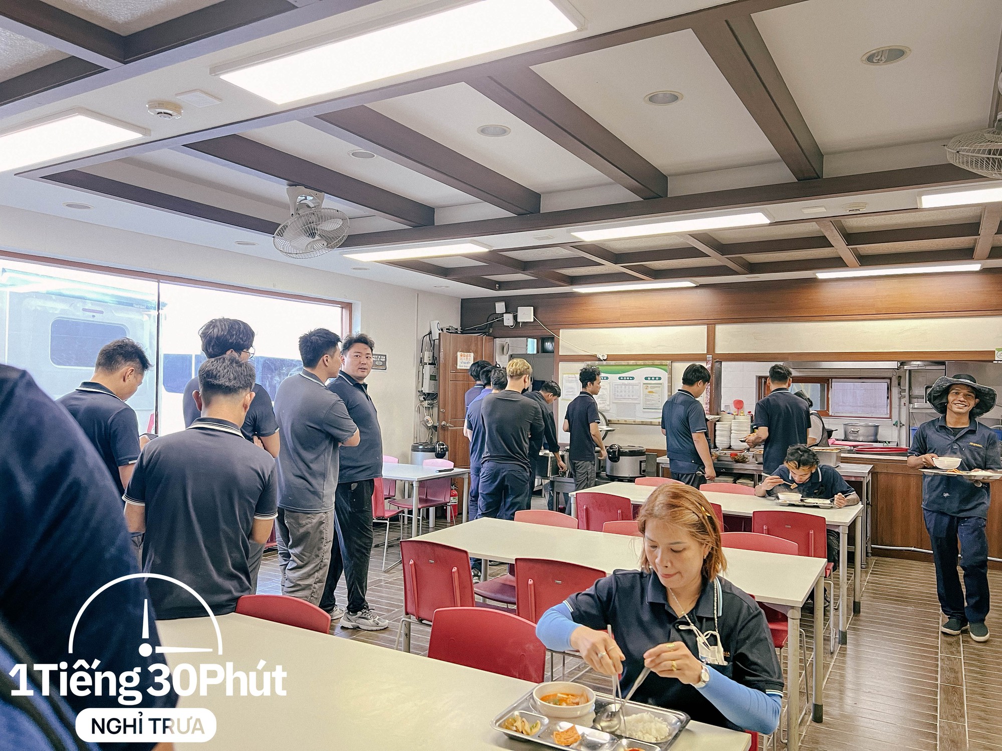 Nhân viên ở Hàn Quốc tiết lộ sự thật bữa cơm trưa tại công ty: ''Người ăn áp lực chẳng kém người nấu'' - ảnh 2