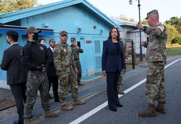 Phó Tổng thống Mỹ Kamala Harris thăm khu phi quân sự liên Triều - ảnh 2