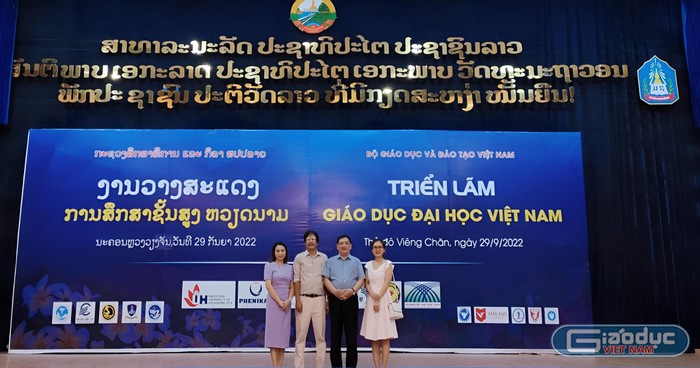 Trường Đại học Hòa Bình tham dự Triển lãm giáo dục đại học Việt Nam tại Lào - ảnh 2