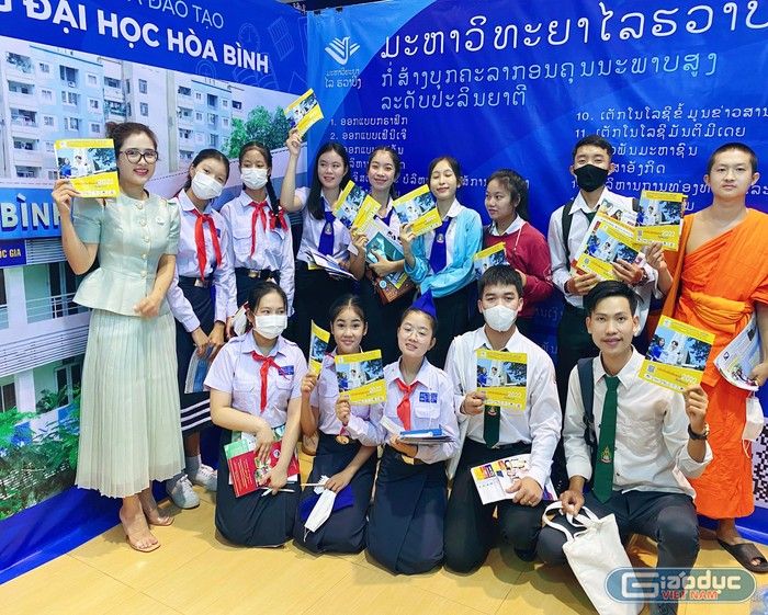 Trường Đại học Hòa Bình tham dự Triển lãm giáo dục đại học Việt Nam tại Lào - ảnh 5