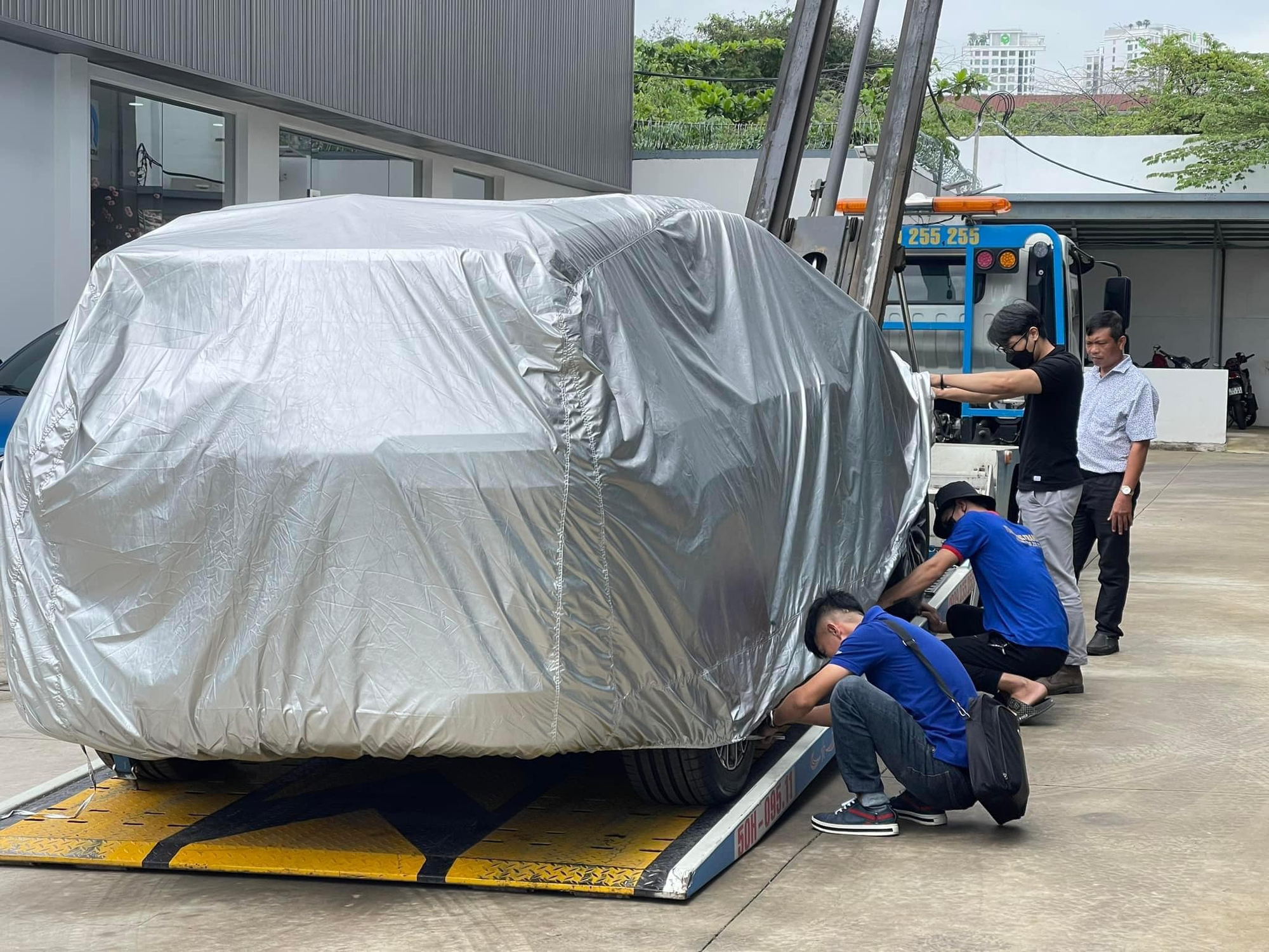 Jeep Grand Cherokee L 2022 đã về Việt Nam: 2 phiên bản, giá từ 6,18 tỷ, ra mắt tại VMS 2022 - ảnh 1