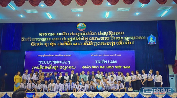Trường Đại học Hòa Bình tham dự Triển lãm giáo dục đại học Việt Nam tại Lào - ảnh 6