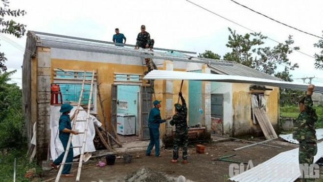 Tình nghĩa xóm làng bên trong những ngôi nhà dựng lên sau bão Noru - ảnh 2