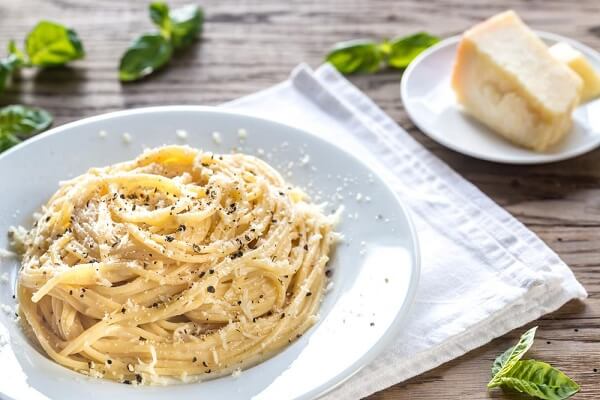 Hướng dẫn làm mì spaghetti phô mai thơm ngon và chuẩn vị Ý - ảnh 6