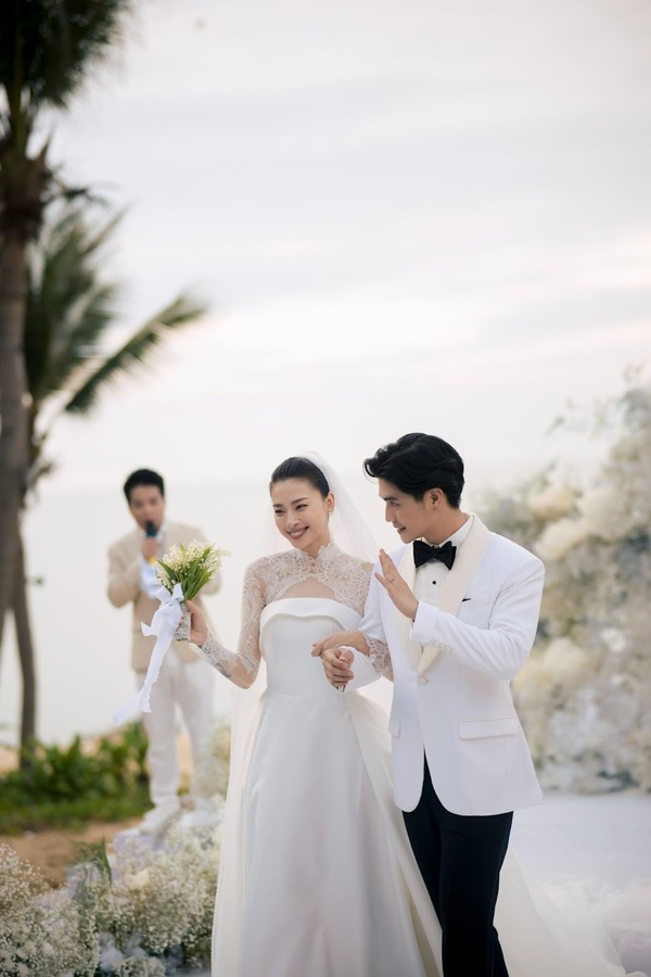 Ngô Thanh Vân khoe bộ ảnh cưới giấu kín chụp ở Na Uy cùng Huy Trần sau gần 5 tháng về chung nhà - ảnh 1